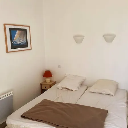 Superbe Les Pieds Dans L'eau ! *